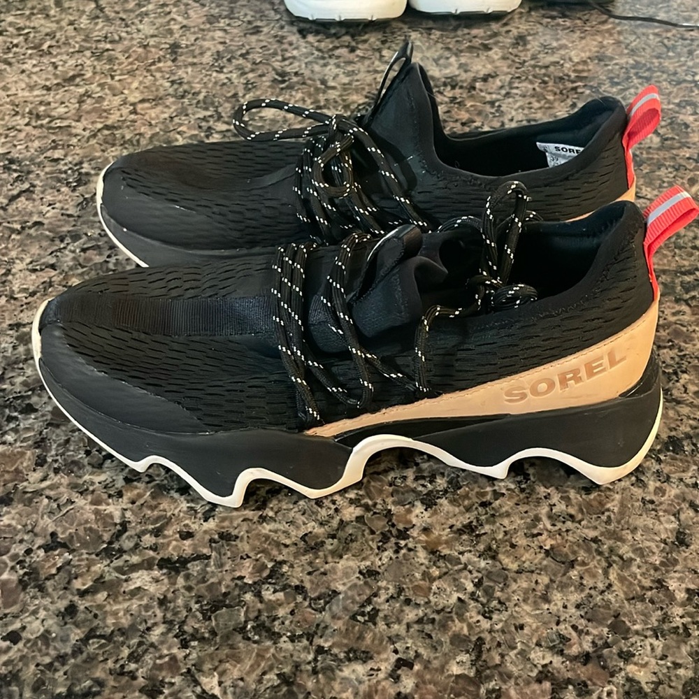Sorel sneakers size 8